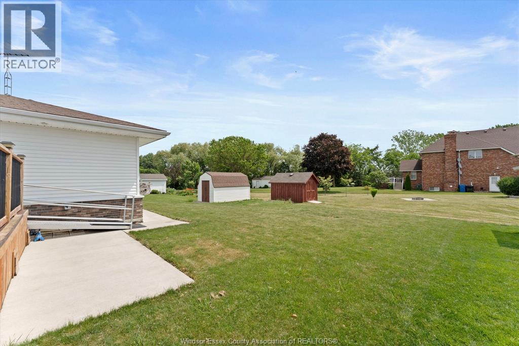 18 ELIZABETH CRESCENT - 33