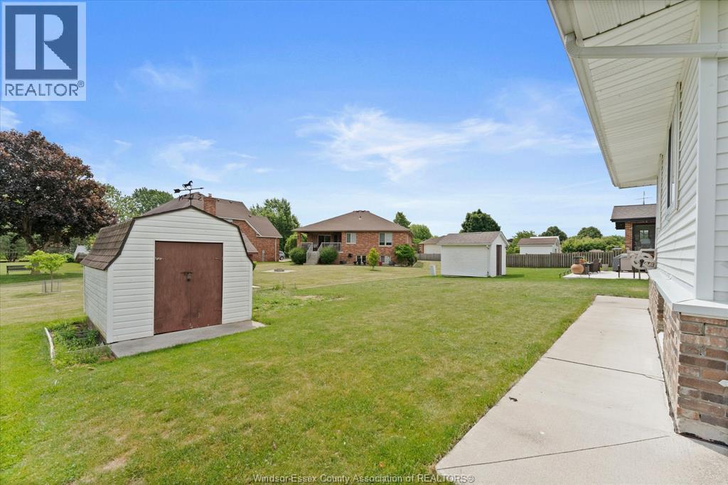 18 ELIZABETH CRESCENT - 34
