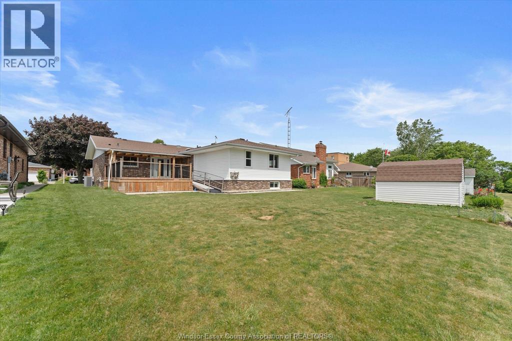 18 ELIZABETH CRESCENT - 35