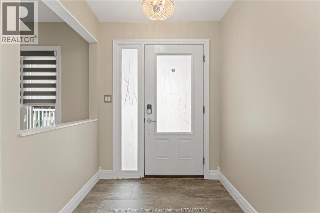 18 ELIZABETH CRESCENT - 6