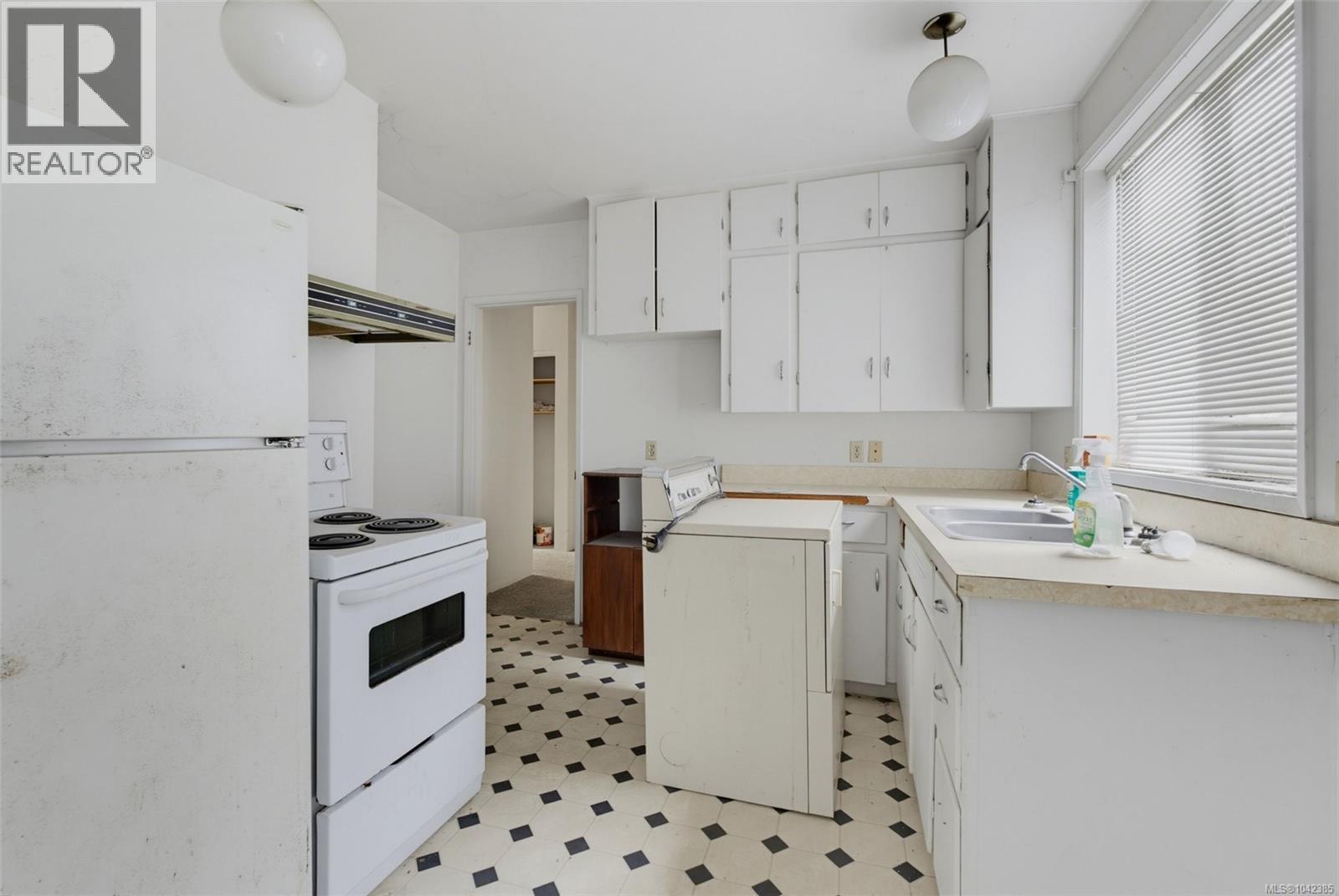 2343 Shelbourne St - 25