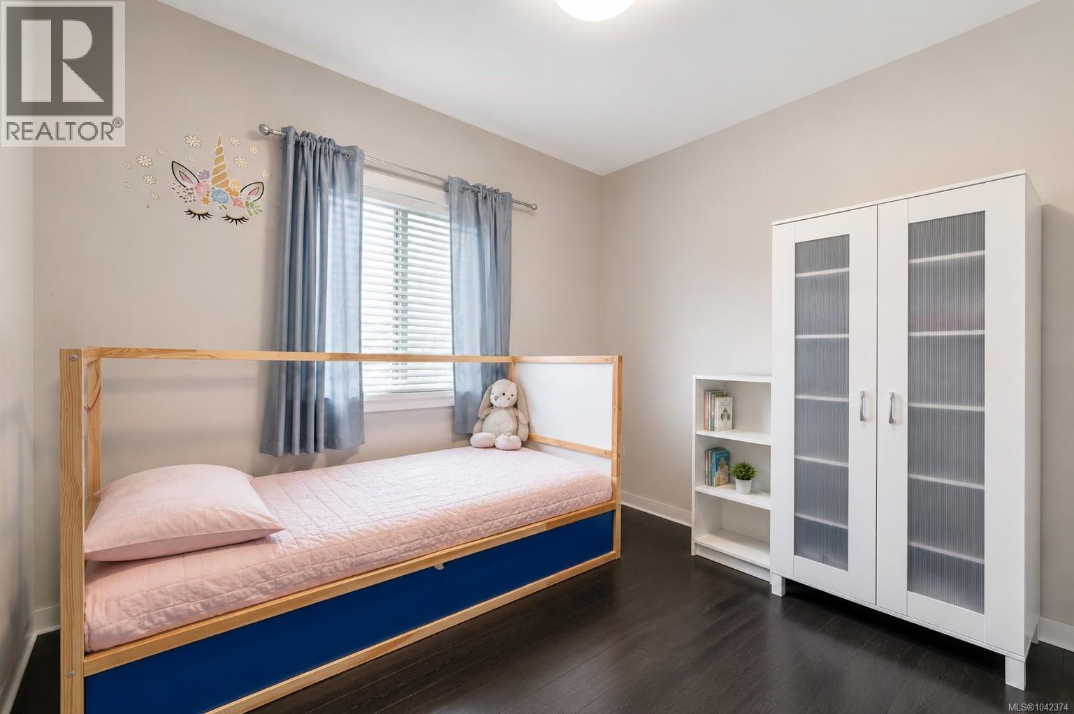 1005 Boeing Close, Langford