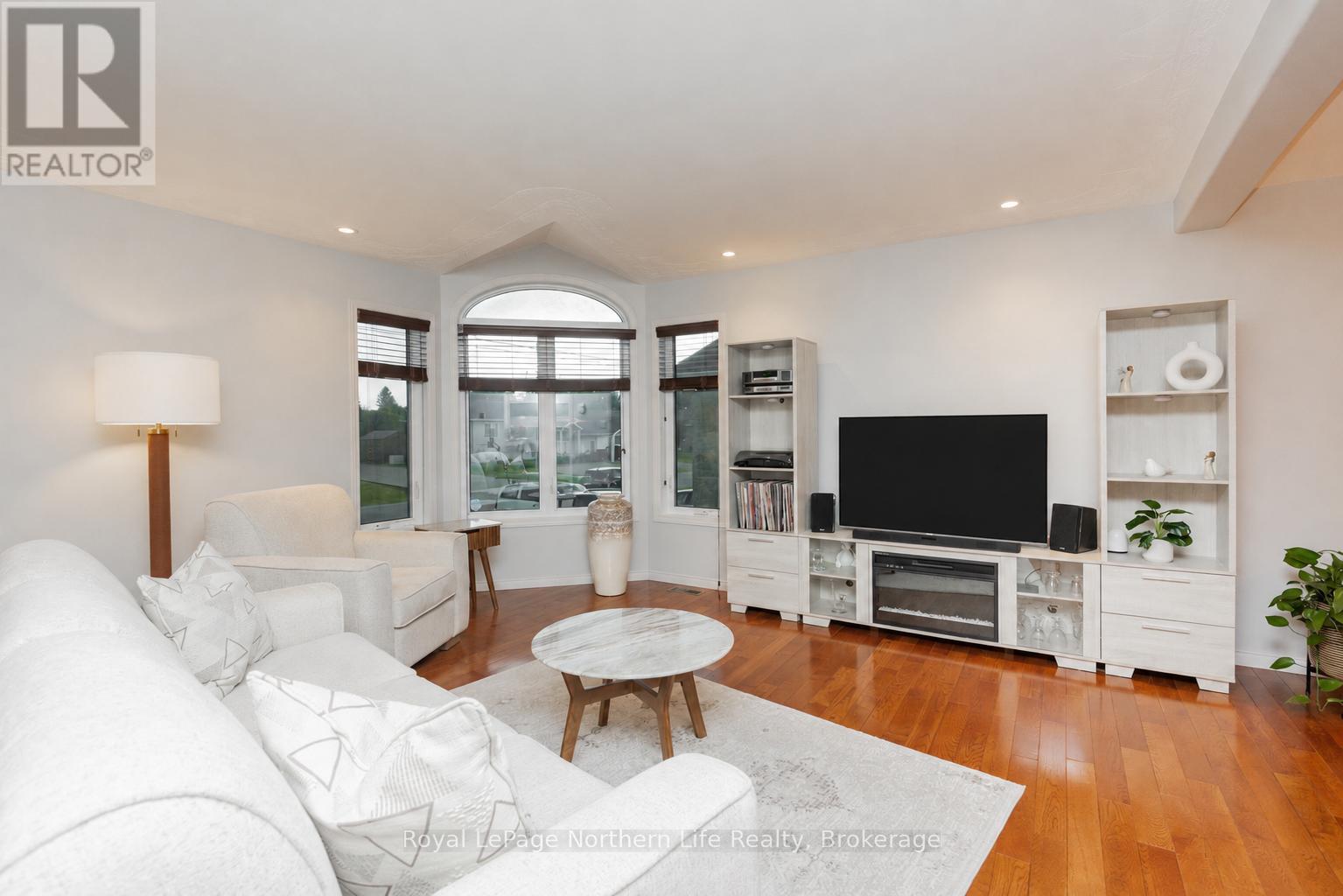 29 TAMERACK AVENUE - Image 12