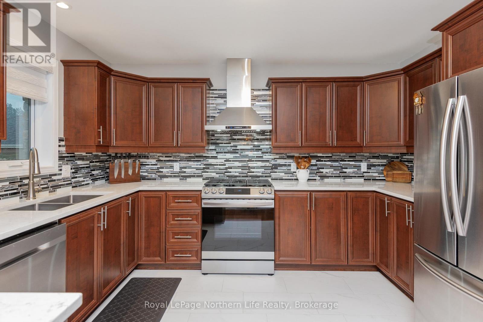 29 TAMERACK AVENUE - Image 15
