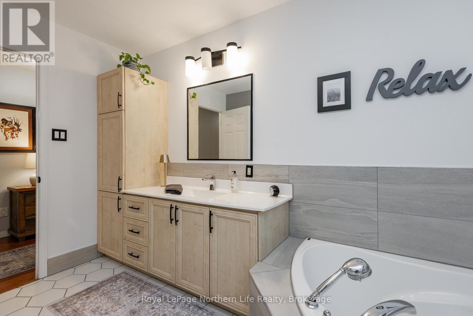 29 TAMERACK AVENUE - Image 24