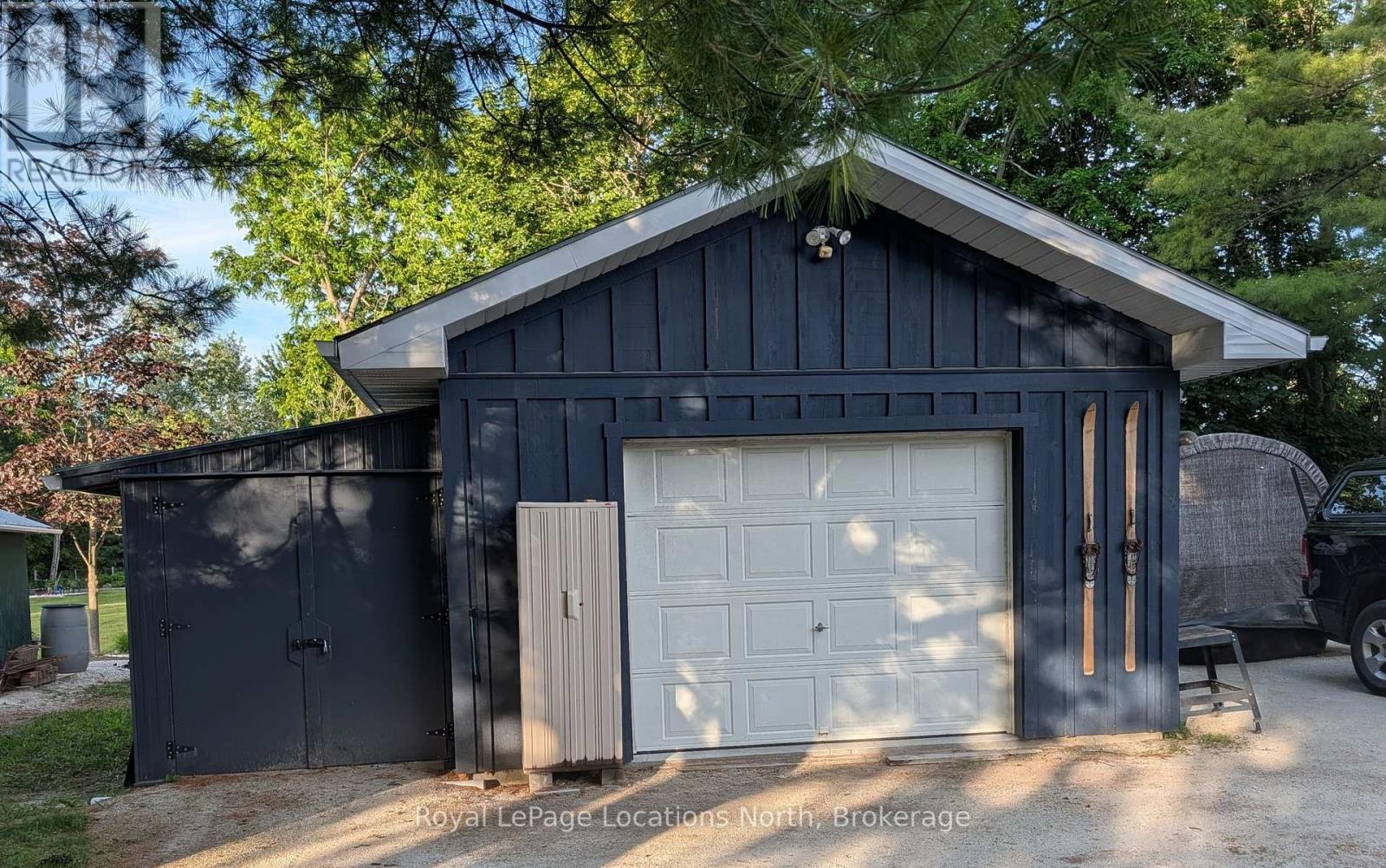 236 PHILLIPS STREET S - 3