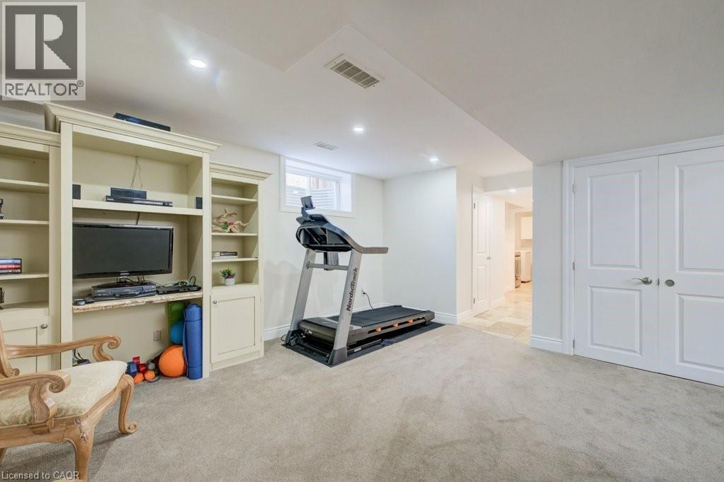 300 WATERVALE Crescent - 34