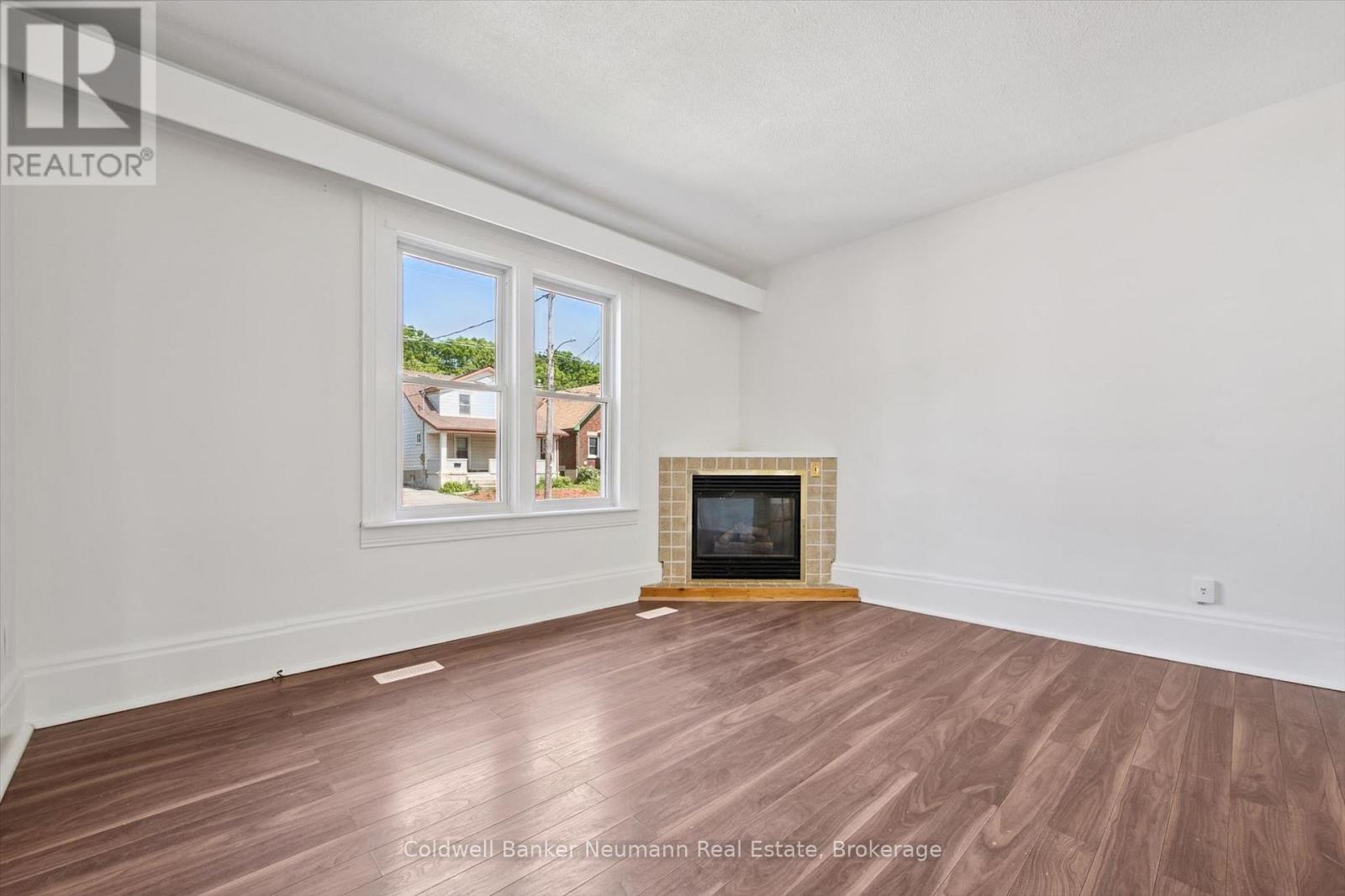 179 ELIZABETH STREET - 11