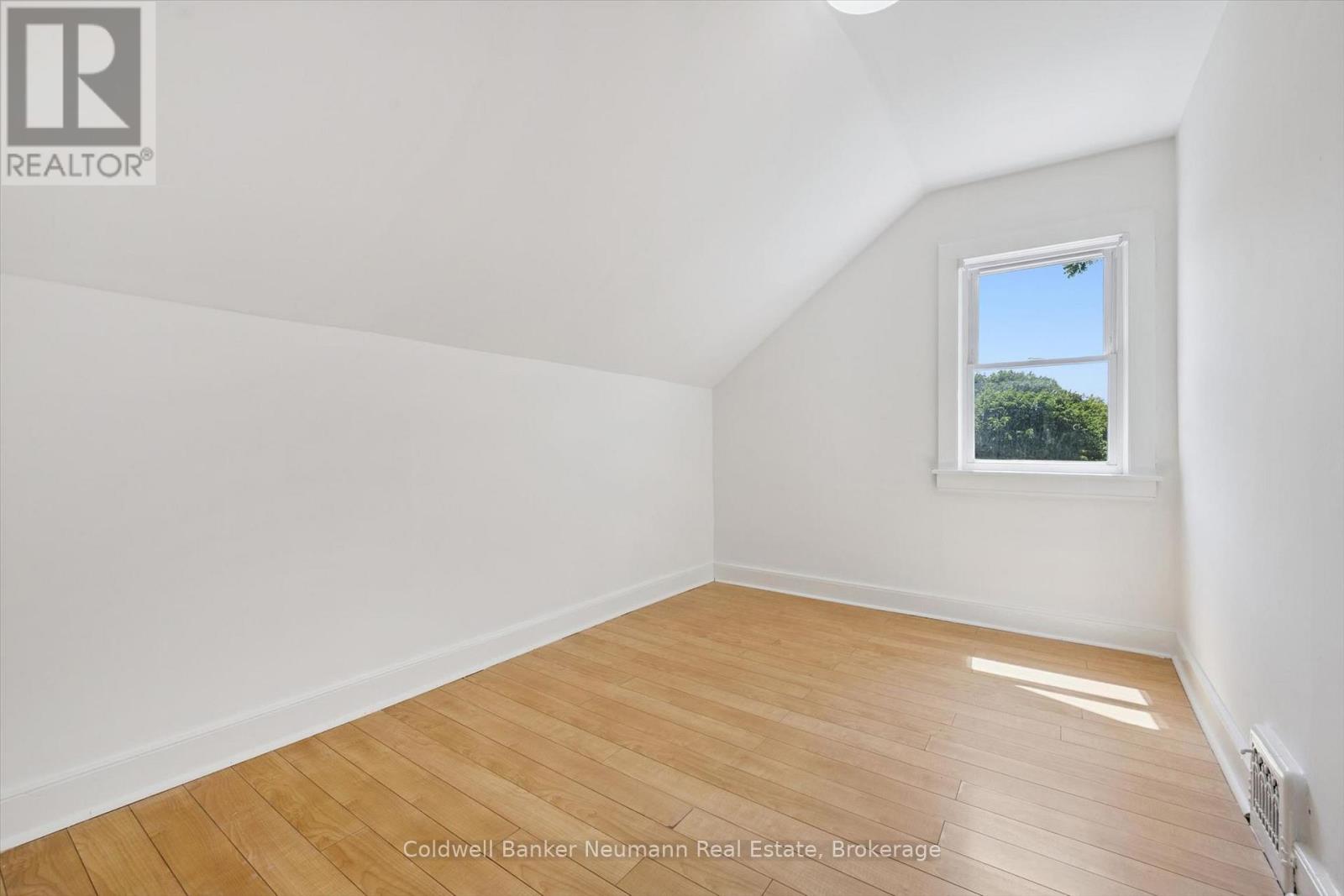 179 ELIZABETH STREET - 31