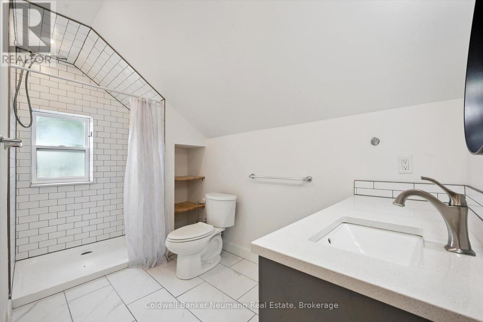 179 ELIZABETH STREET - 33