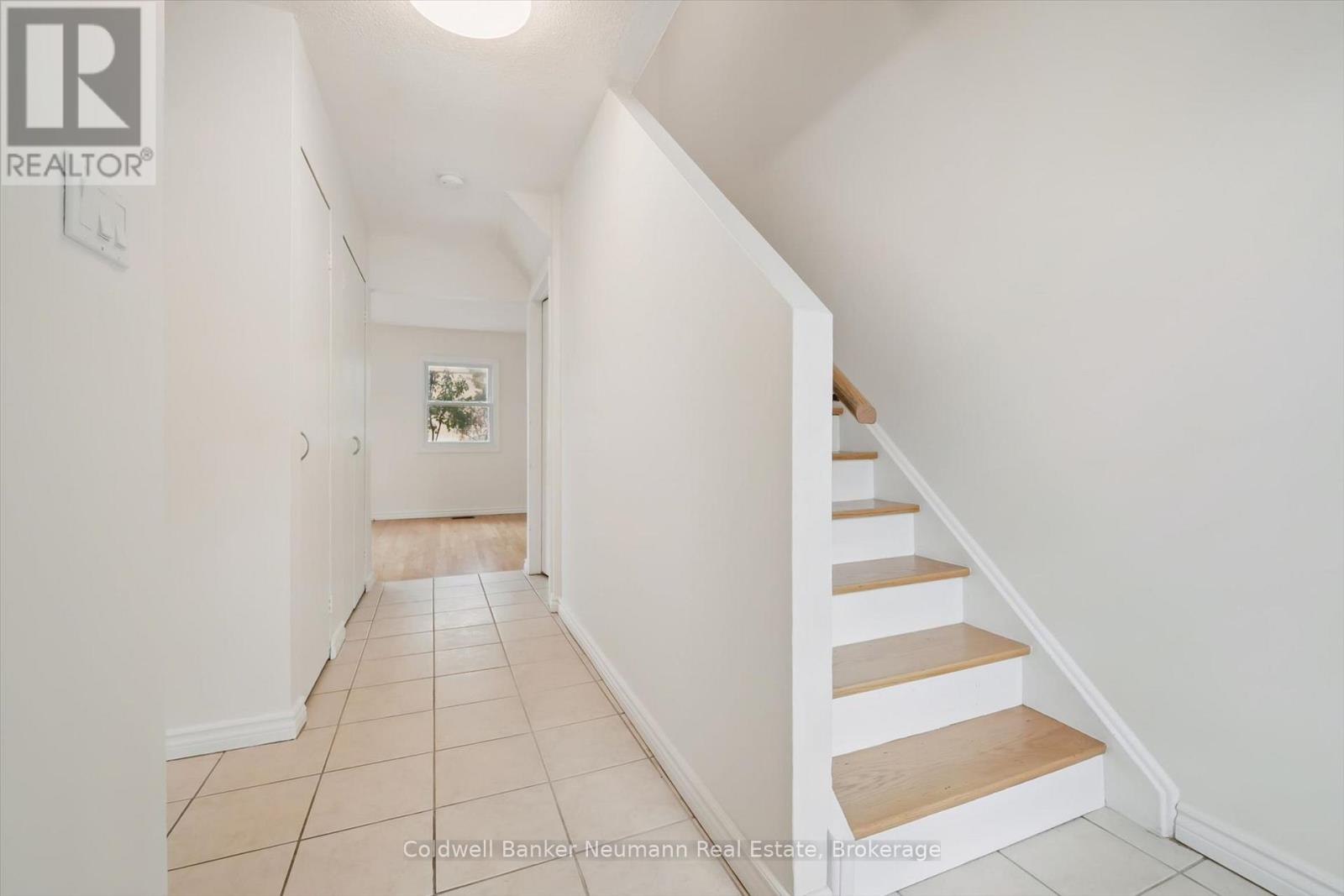 #C-22 427 VICTORIA ROAD N - 6