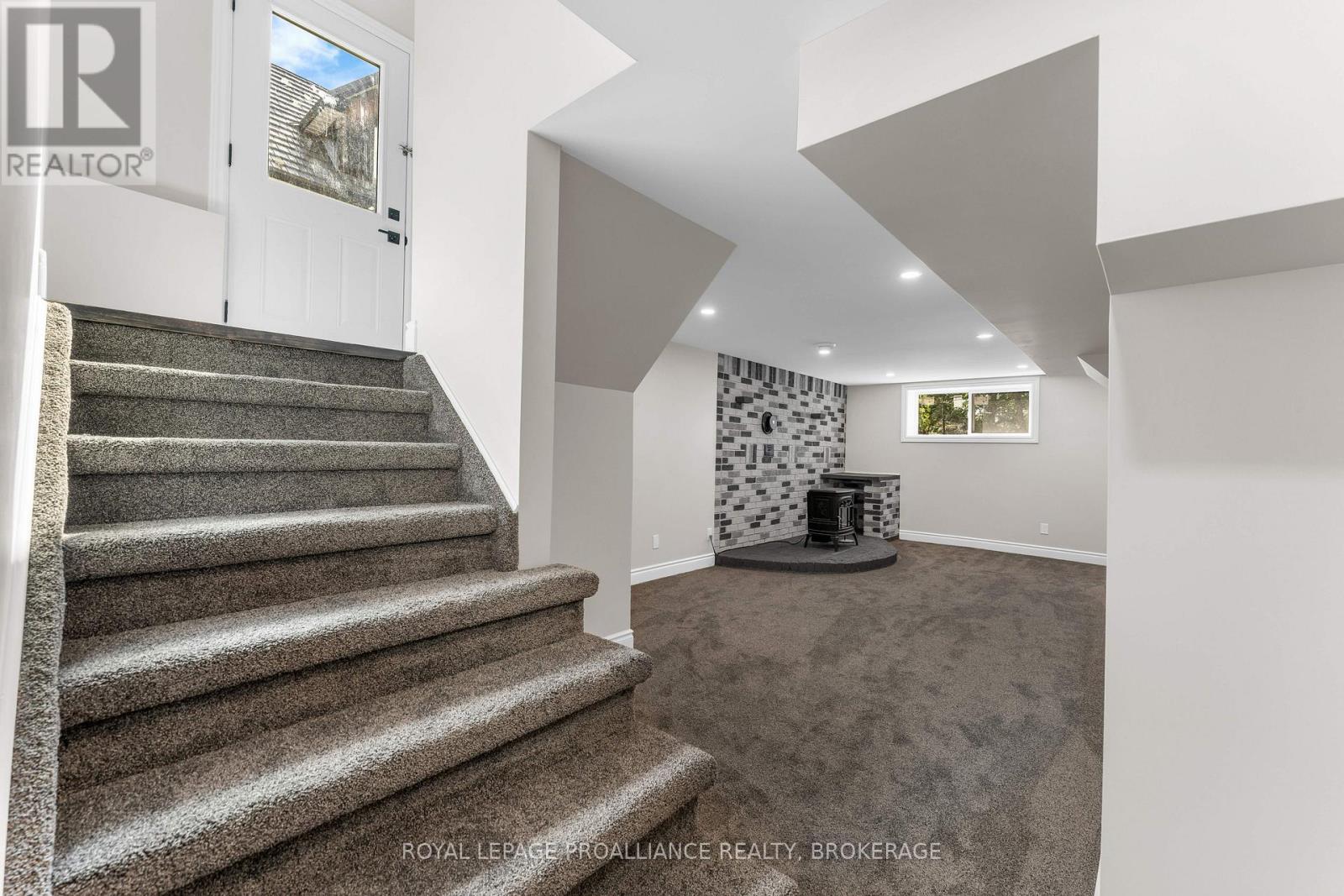 104 MAIN STREET - 32