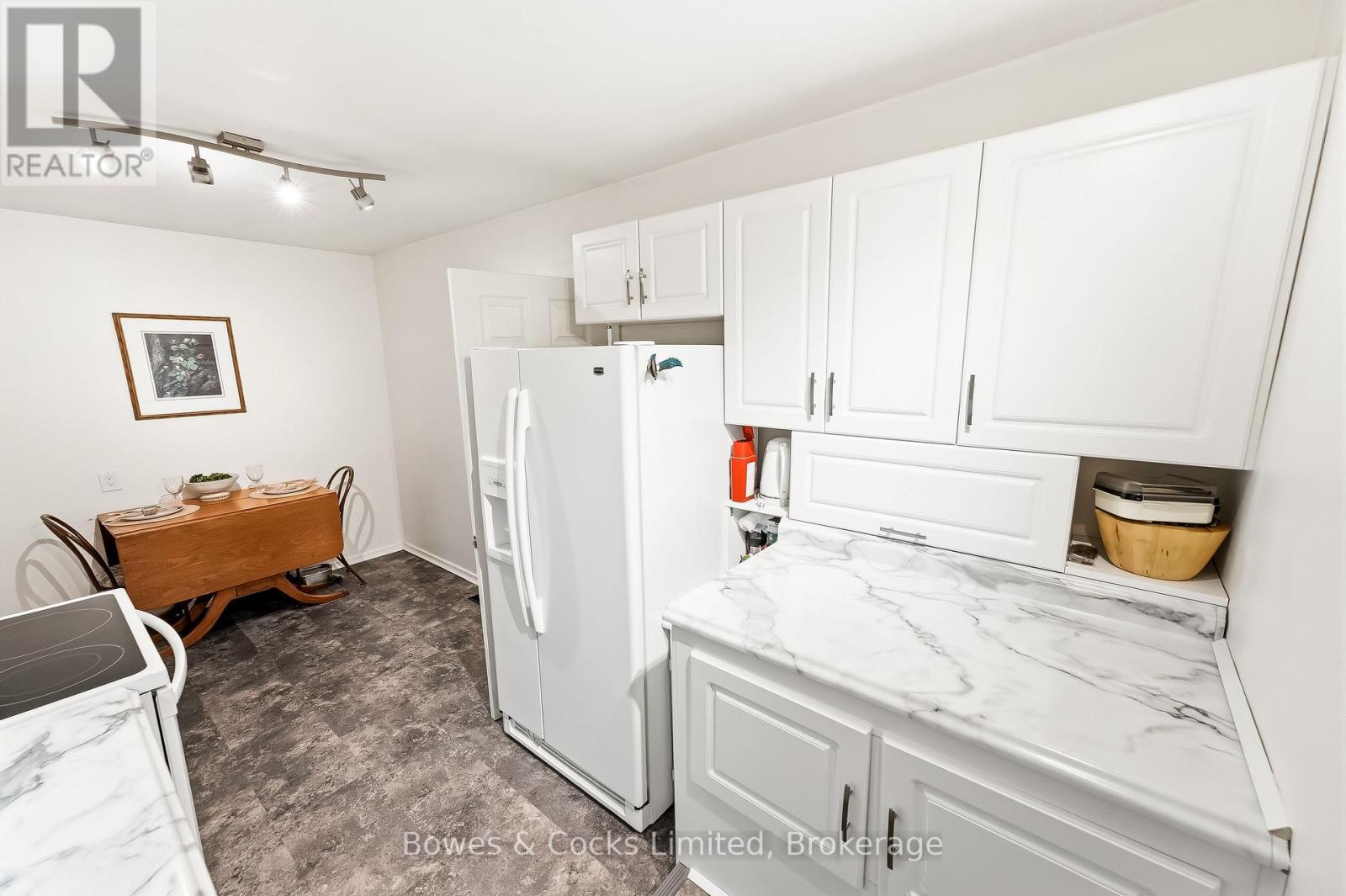 316 LEON AVENUE - 10
