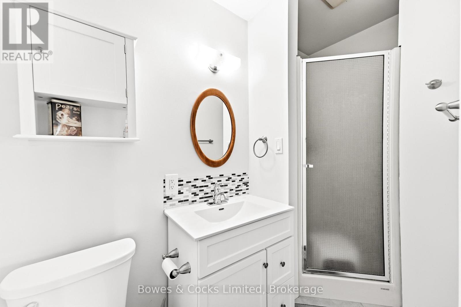 316 LEON AVENUE - 21