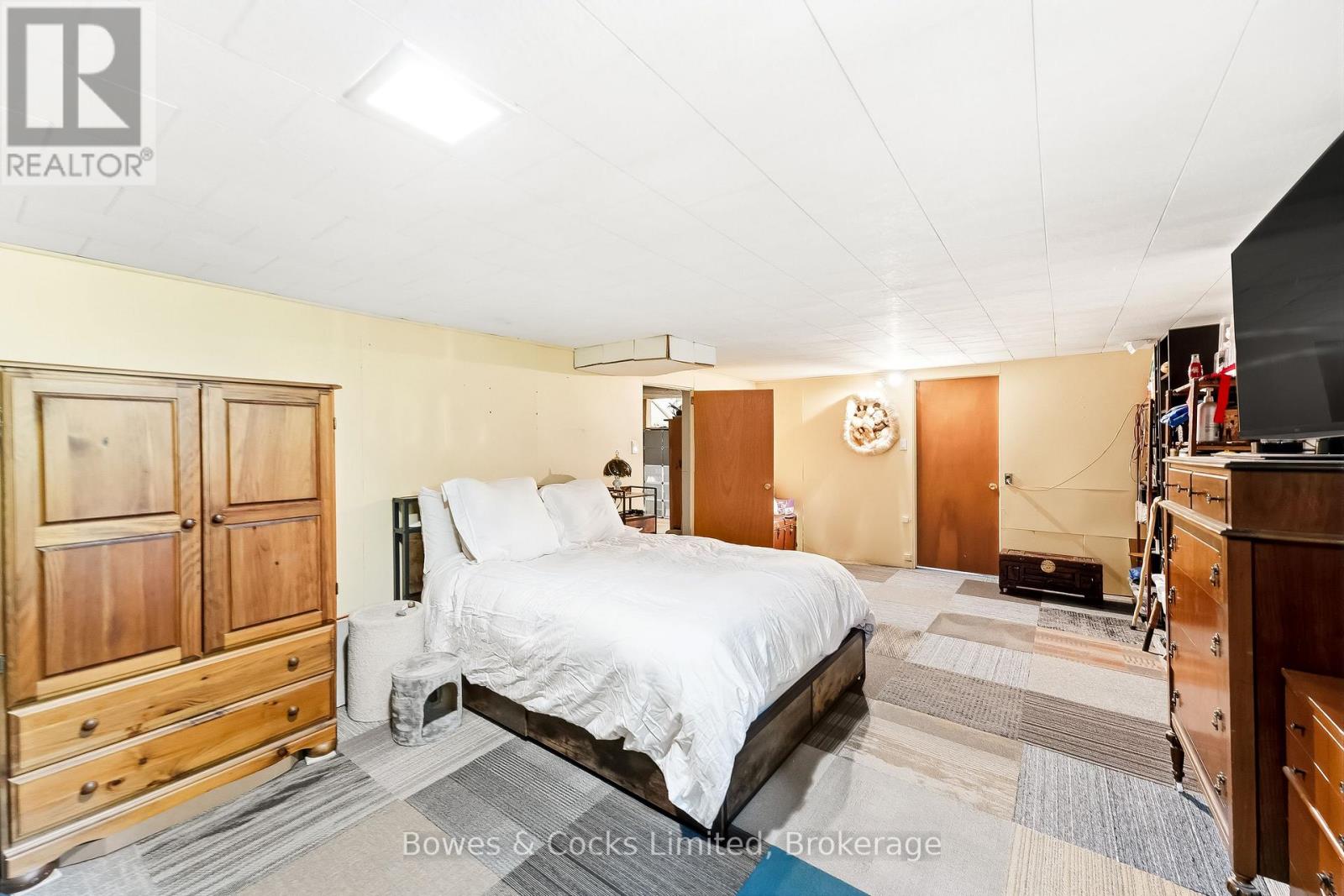 316 LEON AVENUE - 25