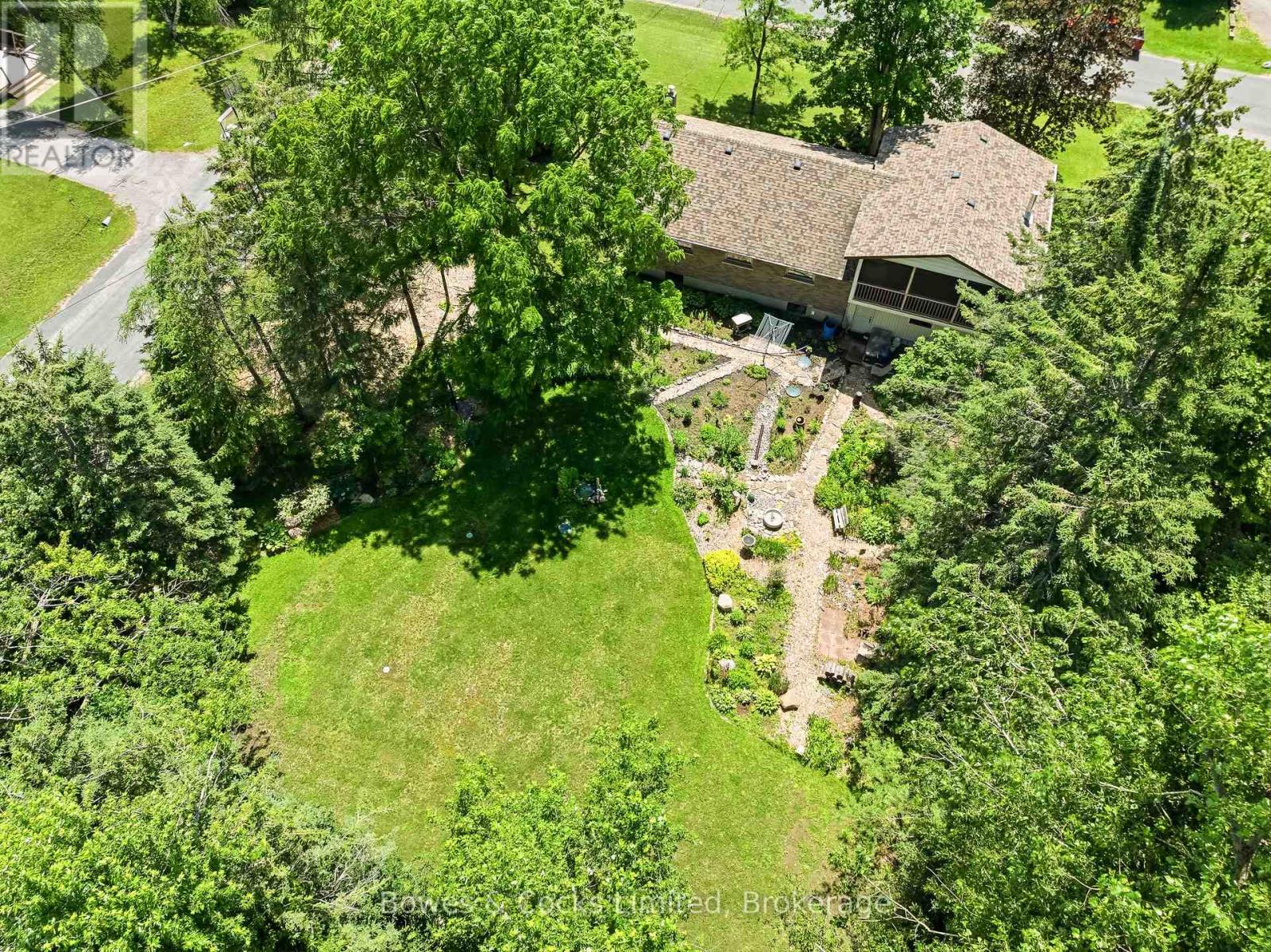 316 LEON AVENUE - 36