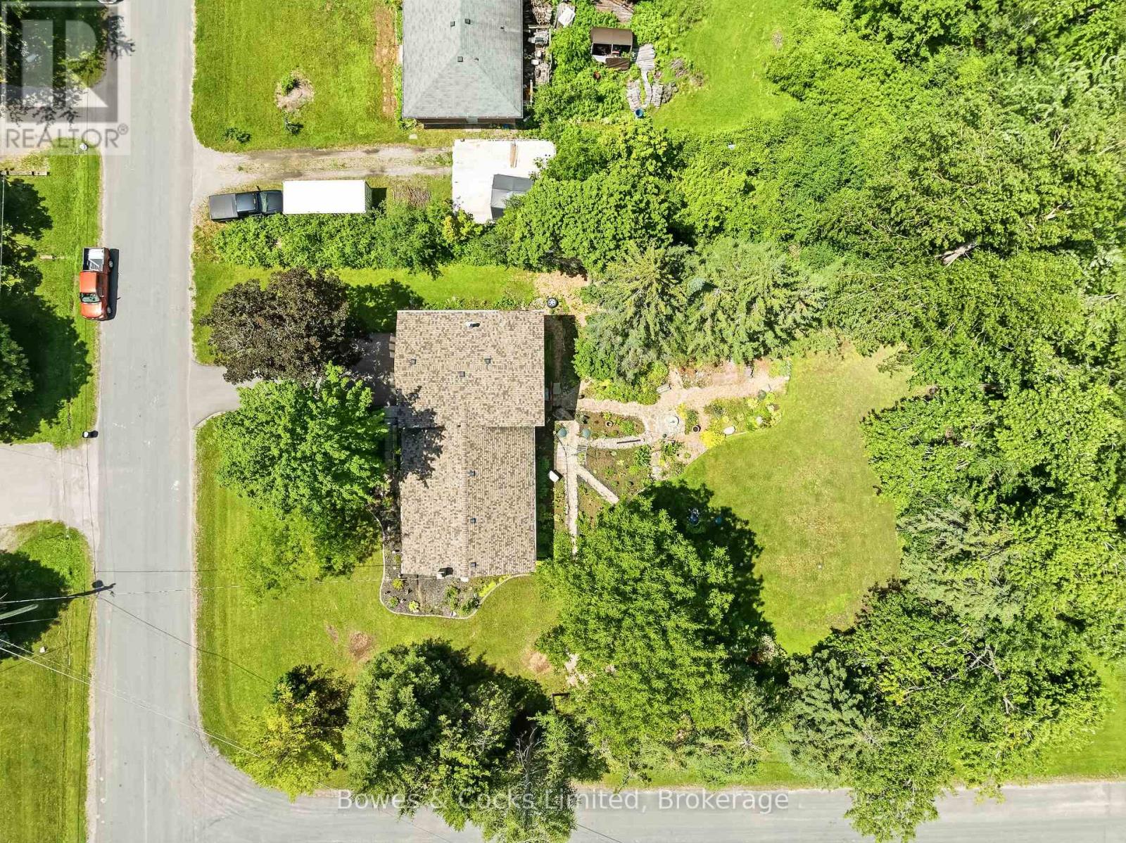 316 LEON AVENUE - 40