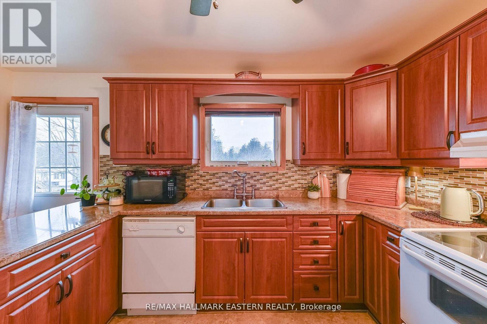 2839 PETER STREET - 11