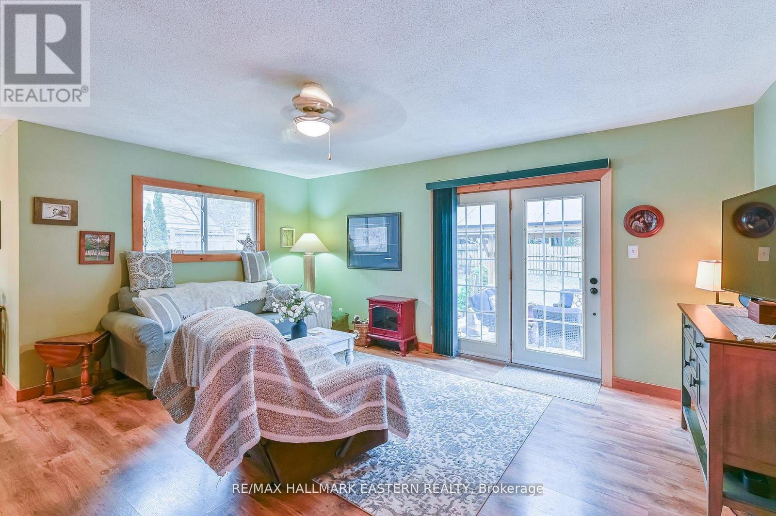 2839 PETER STREET - 18