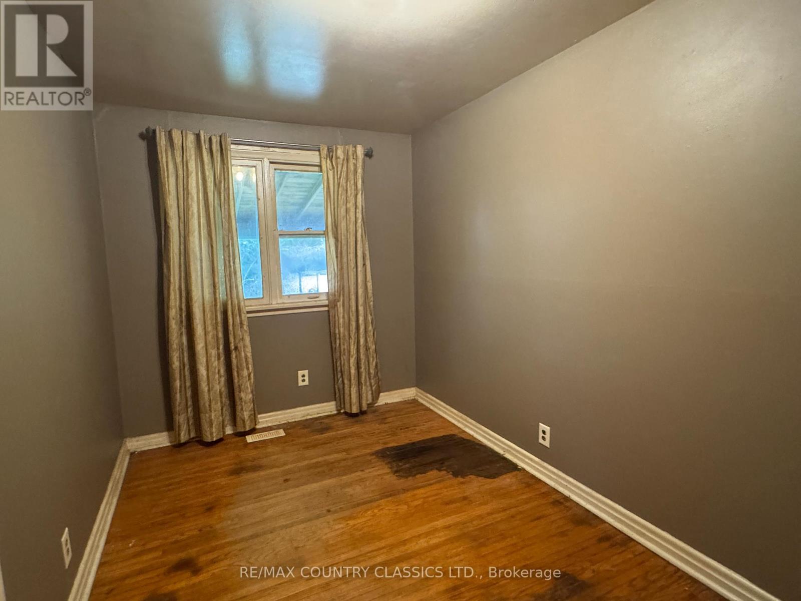 98 SPRUCEDALE STREET - 11