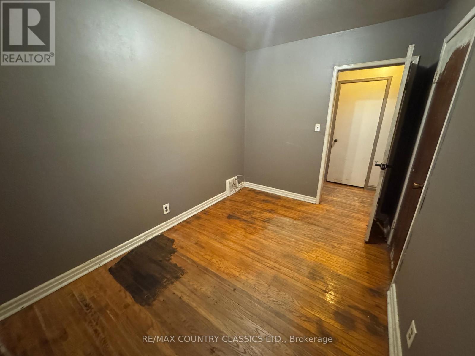 98 SPRUCEDALE STREET - 12