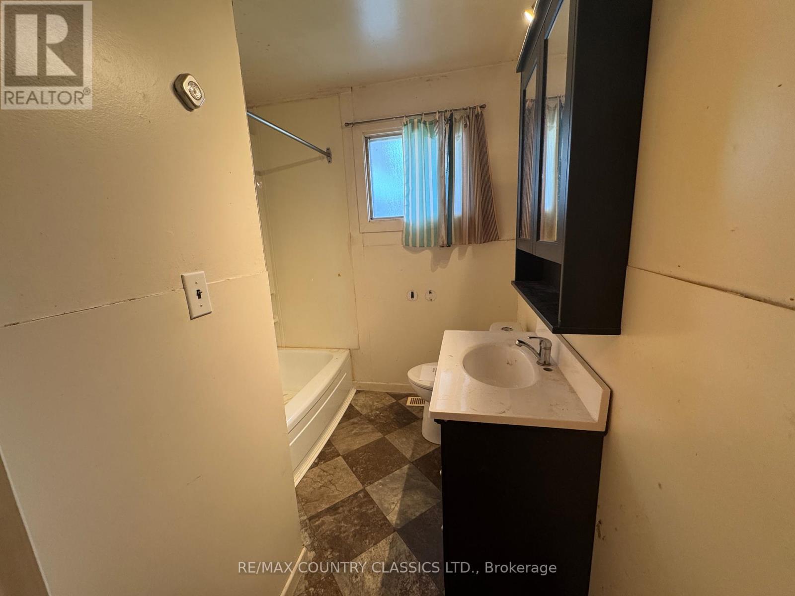 98 SPRUCEDALE STREET - 19