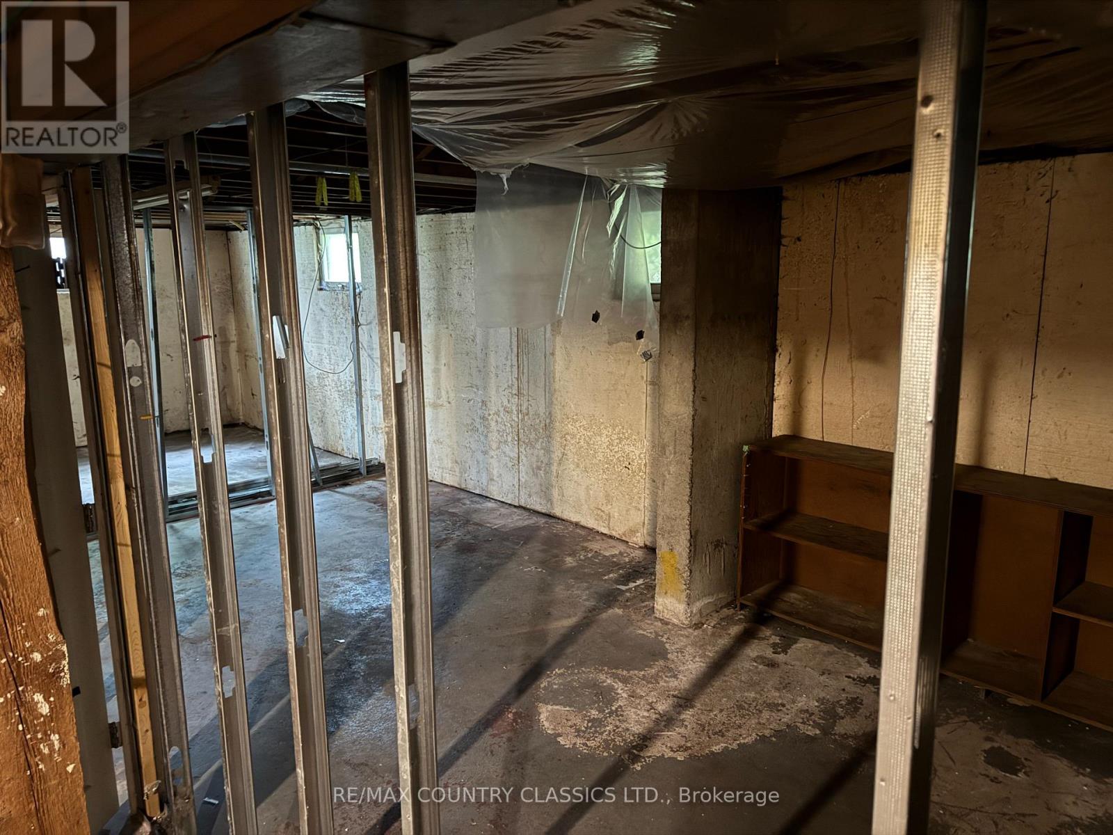 98 SPRUCEDALE STREET - 22