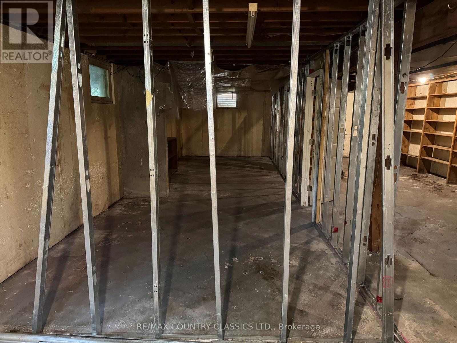 98 SPRUCEDALE STREET - 25