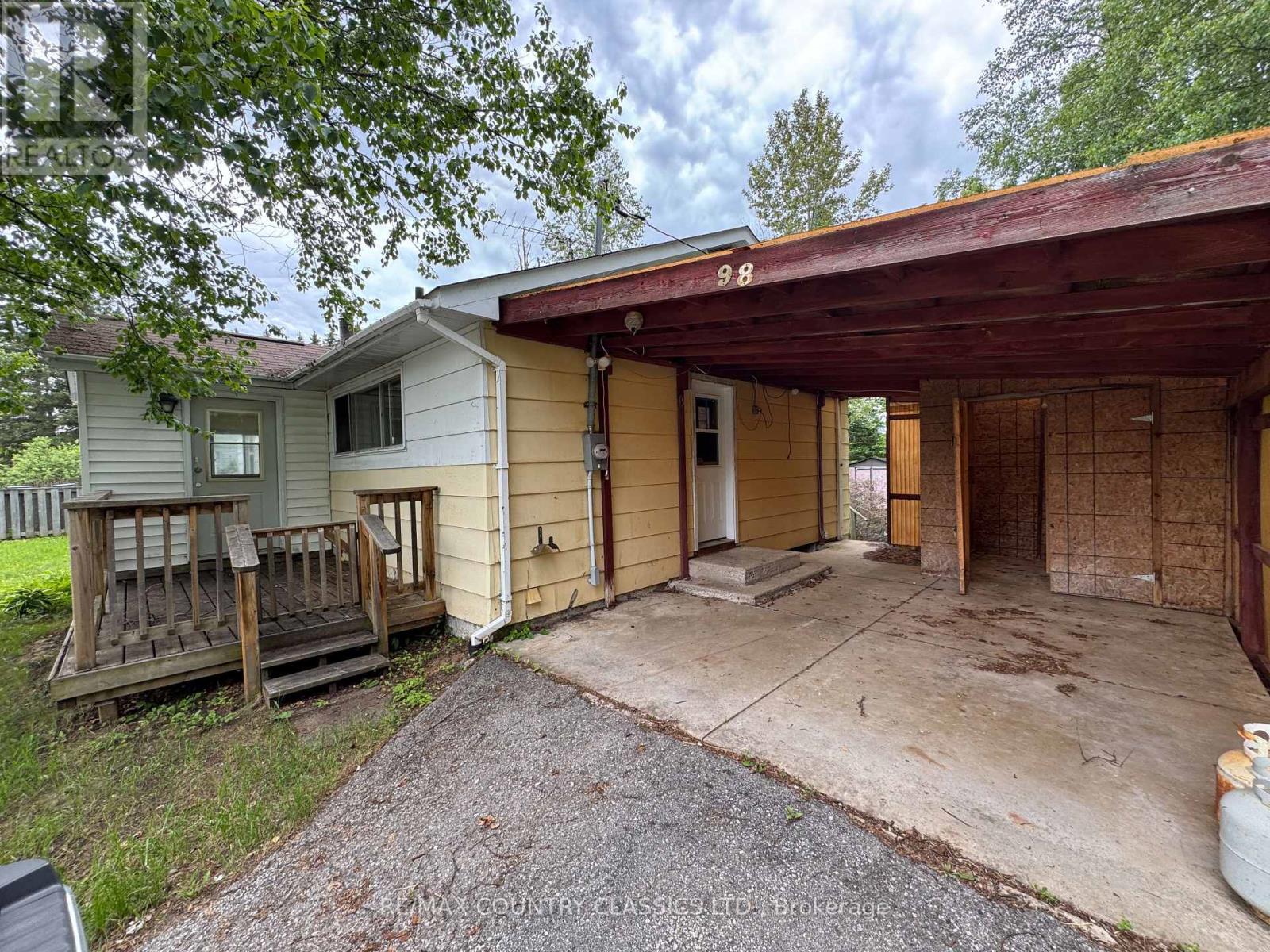 98 SPRUCEDALE STREET - 26