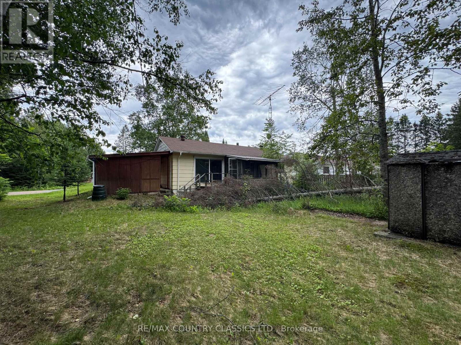 98 SPRUCEDALE STREET - 27