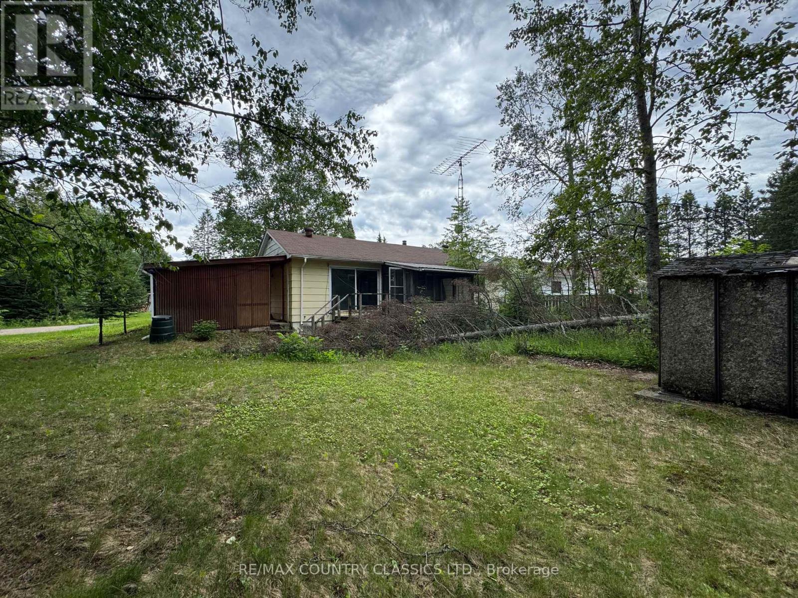 98 SPRUCEDALE STREET - 28
