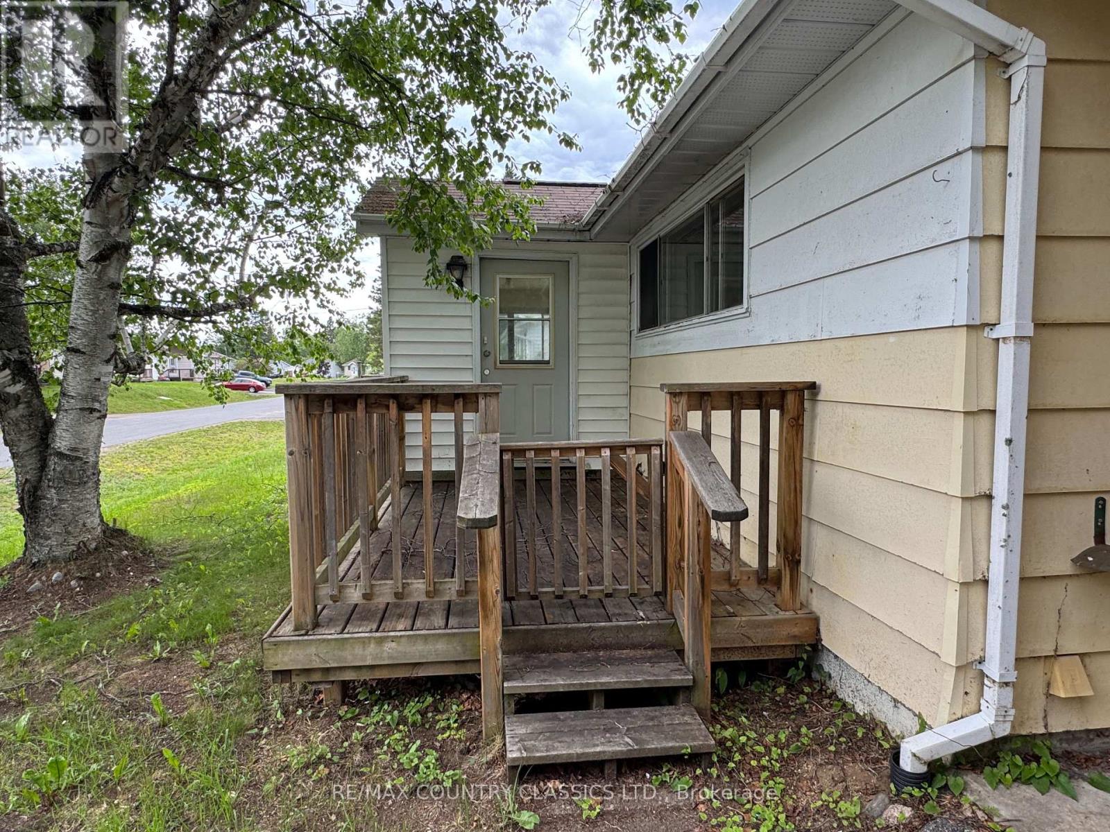 98 SPRUCEDALE STREET - 31