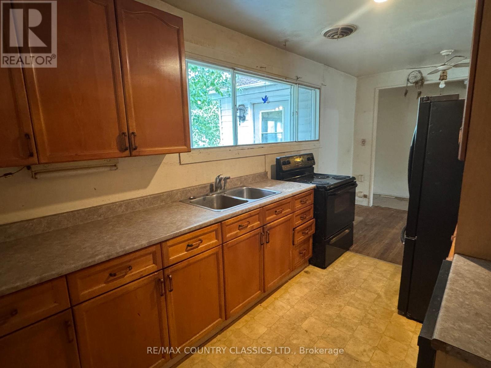 98 SPRUCEDALE STREET - 5