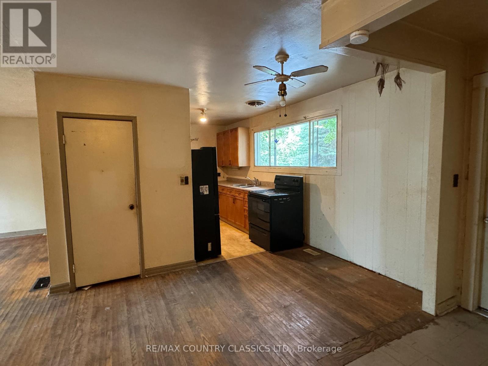 98 SPRUCEDALE STREET - 7