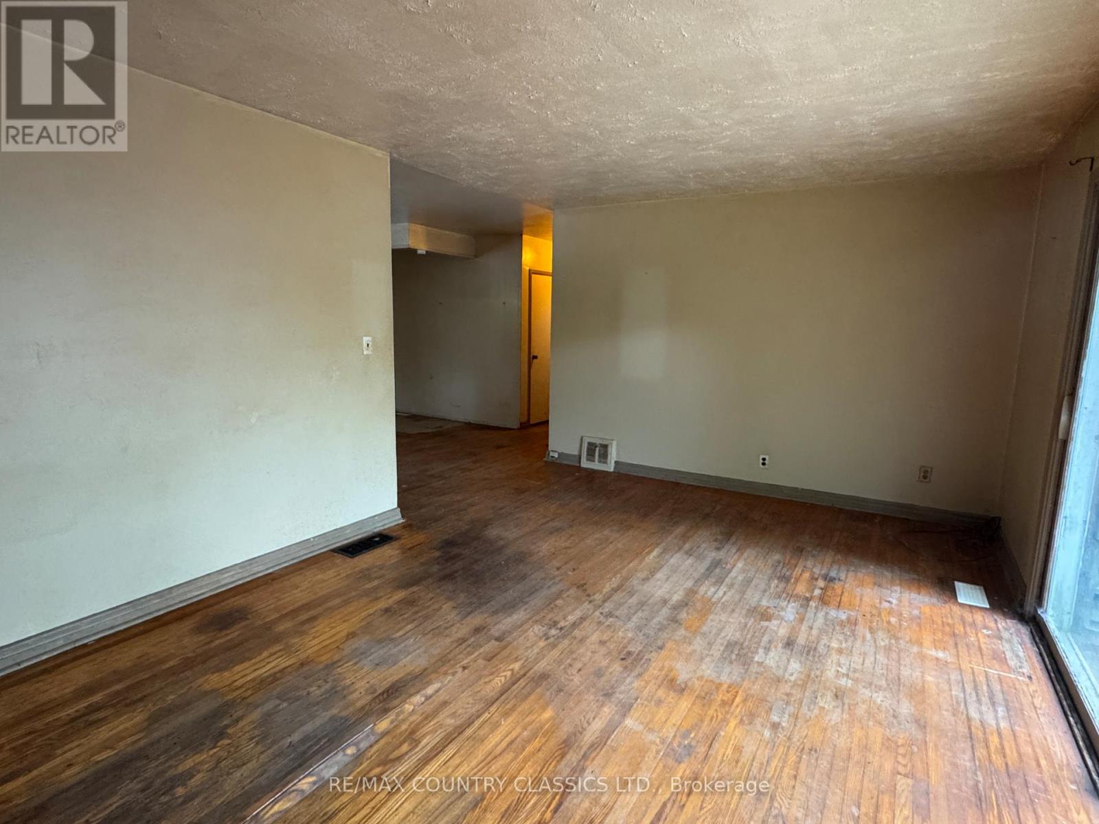 98 SPRUCEDALE STREET - 9