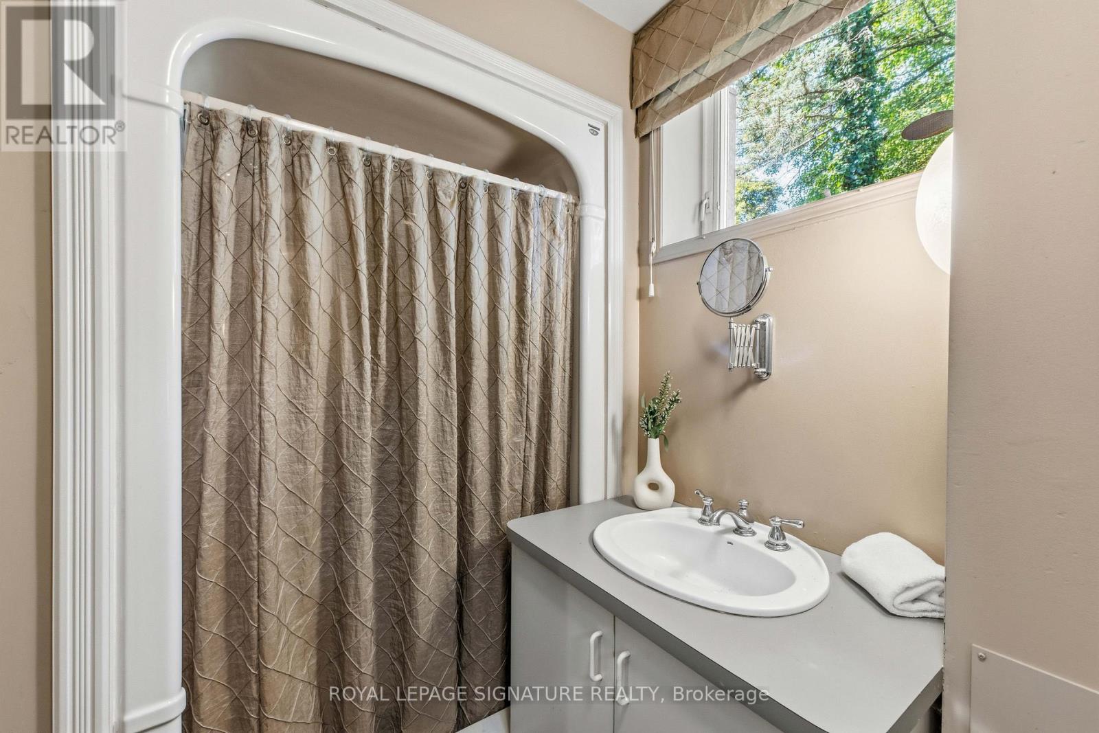 29 FARMCOTE ROAD - 30