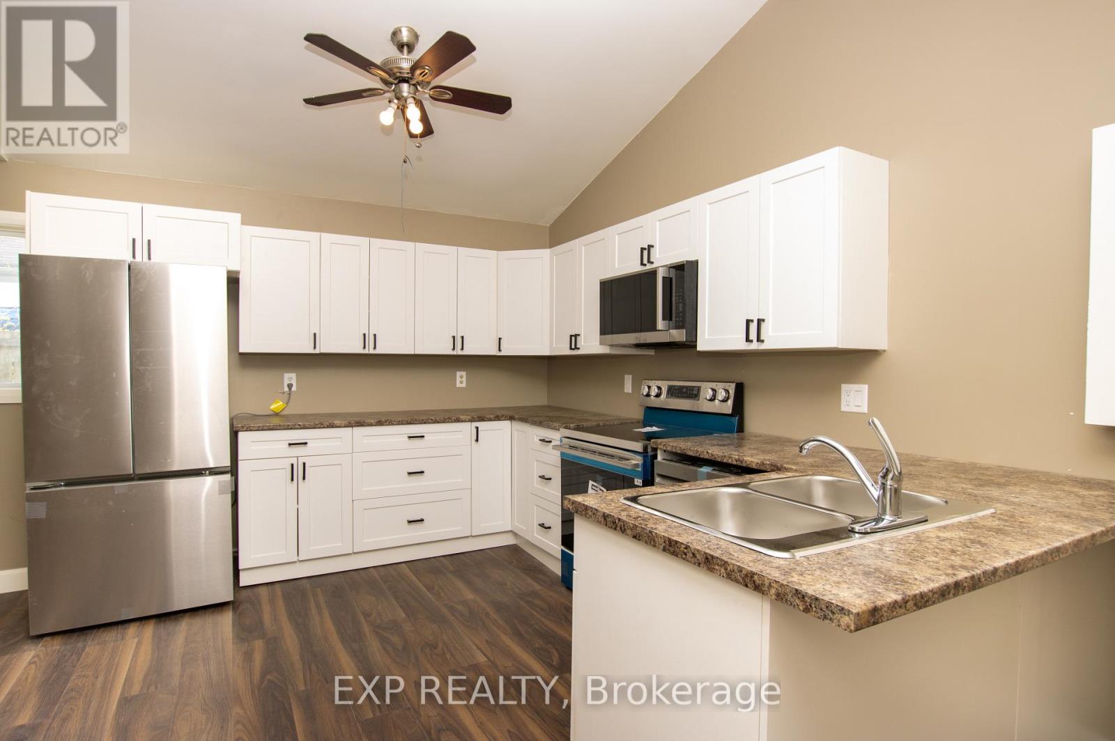 190 MUNROE STREET - 5