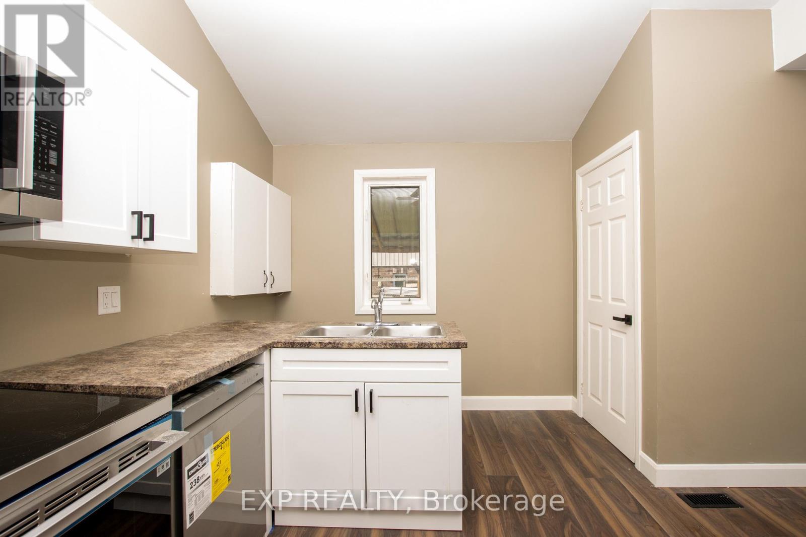 190 MUNROE STREET - 7