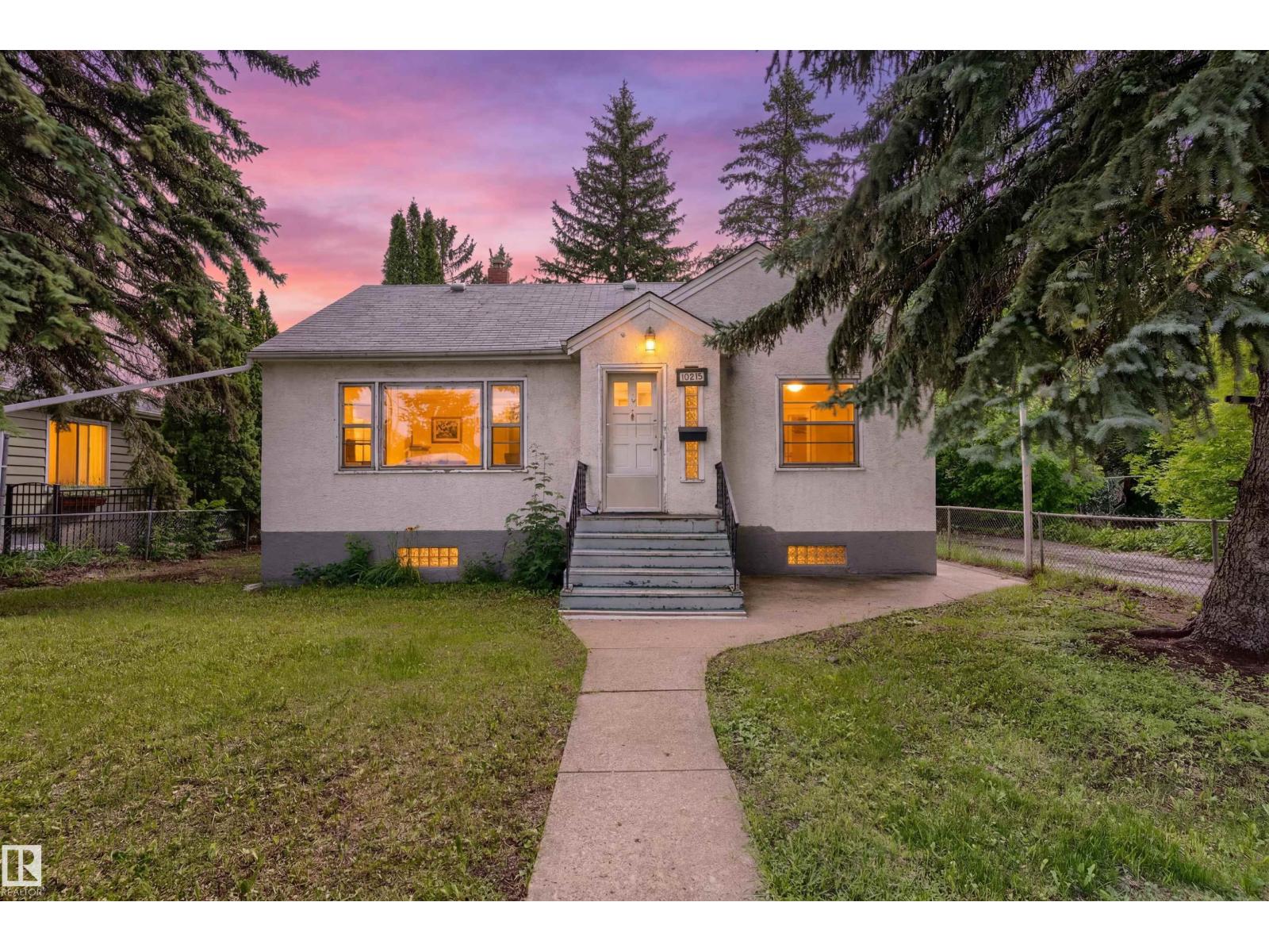 10215 138 ST NW - 1