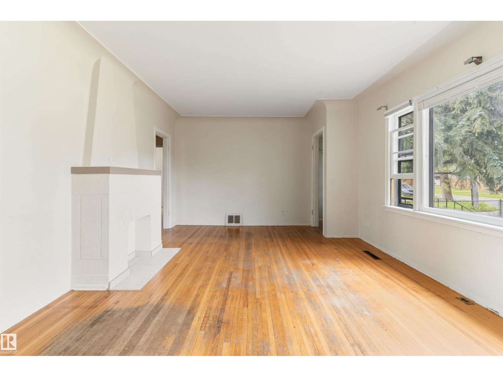 10215 138 ST NW - 10