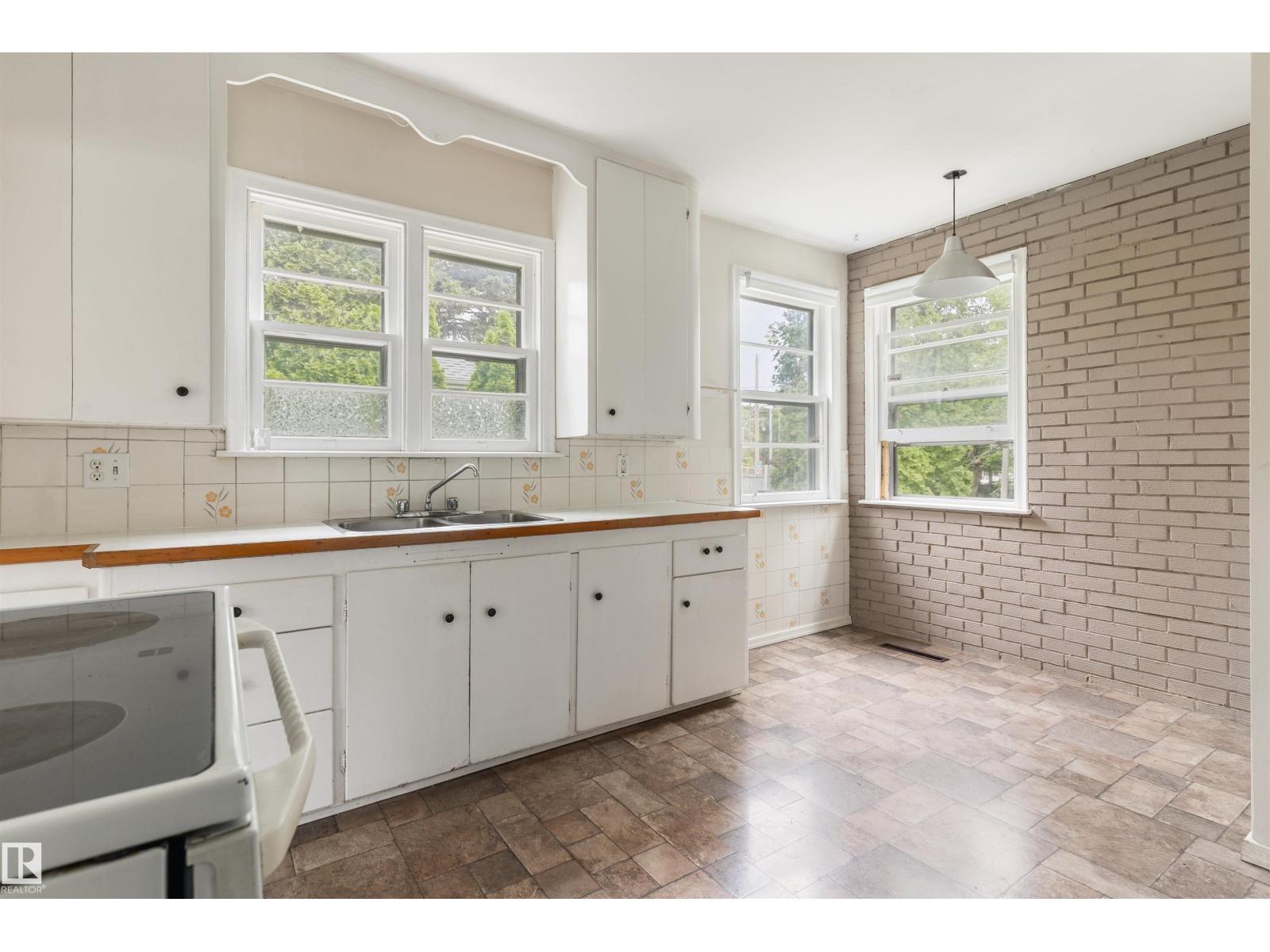 10215 138 ST NW - 13