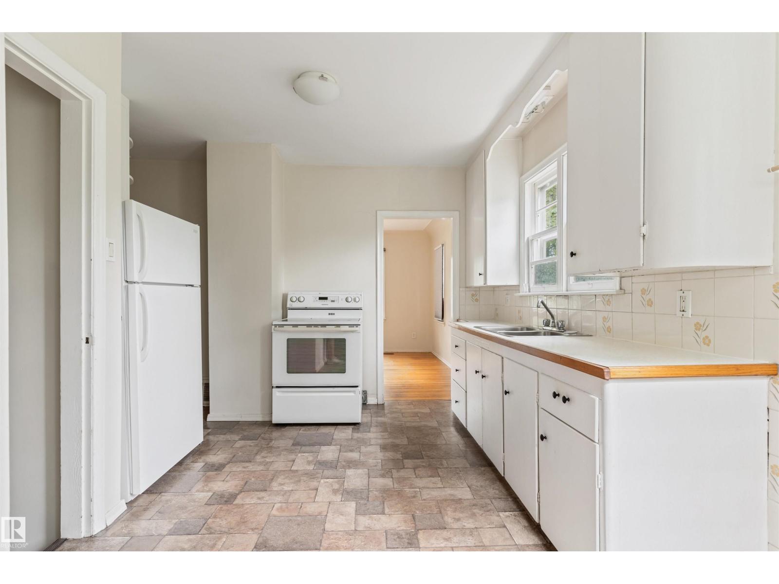 10215 138 ST NW - 15