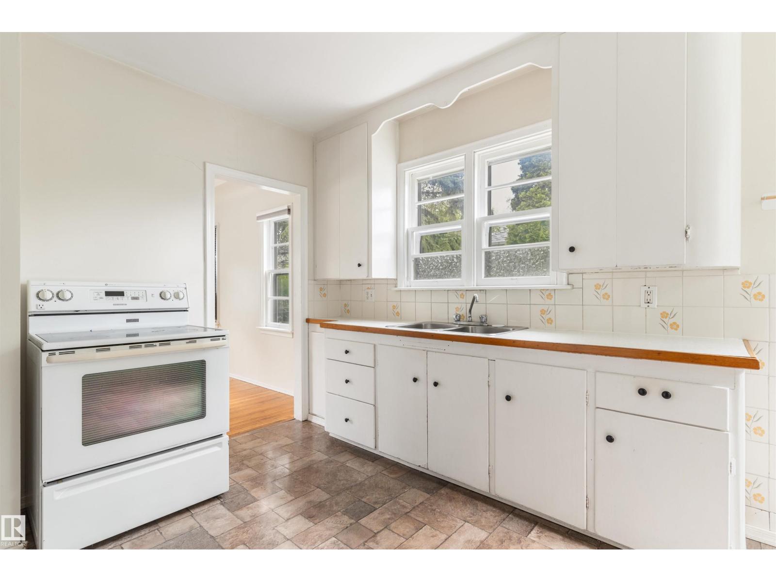 10215 138 ST NW - 16