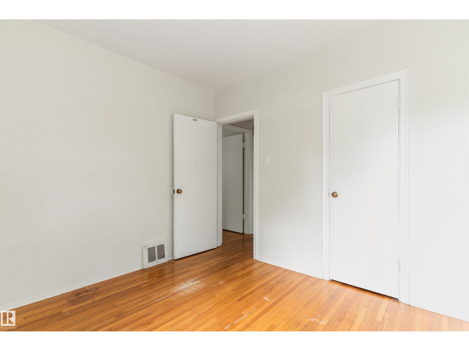 10215 138 ST NW - 21