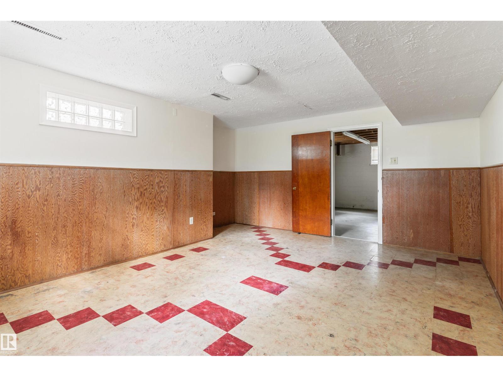 10215 138 ST NW - 28