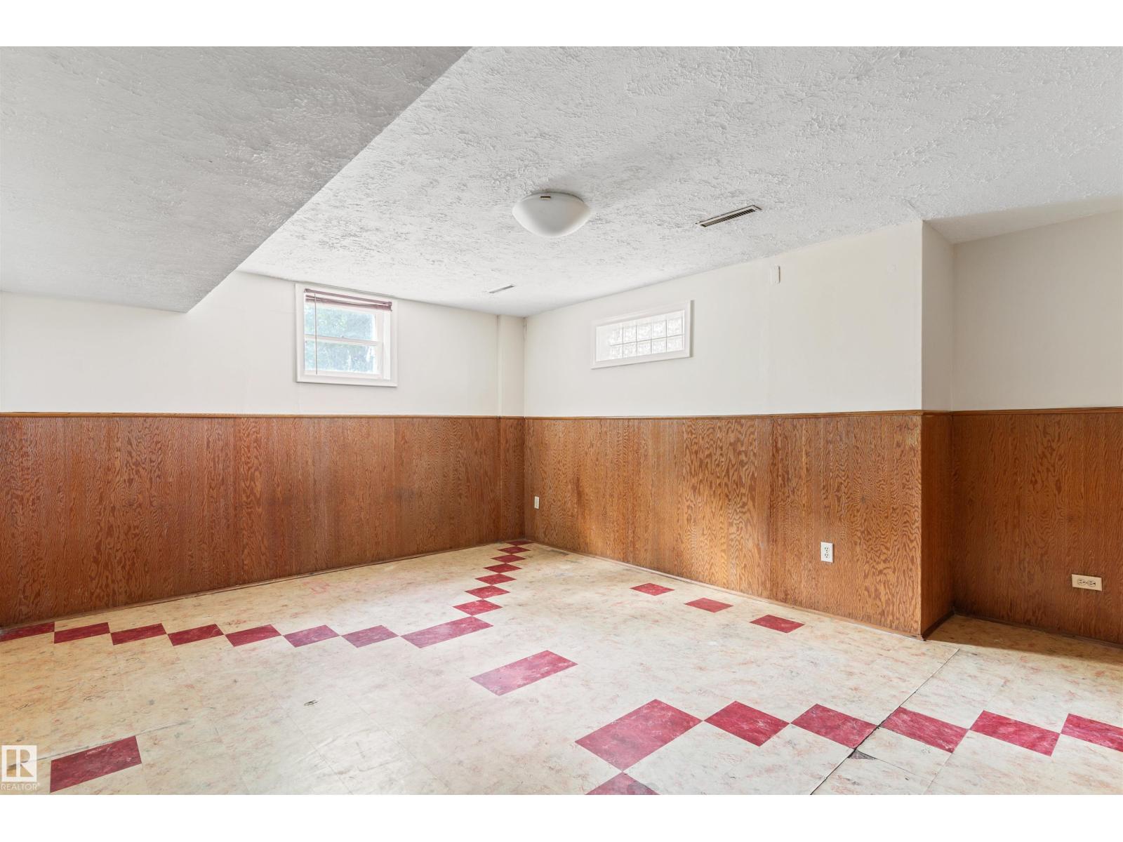 10215 138 ST NW - 29