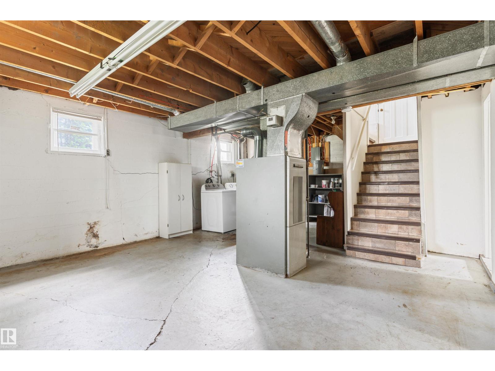 10215 138 ST NW - 31