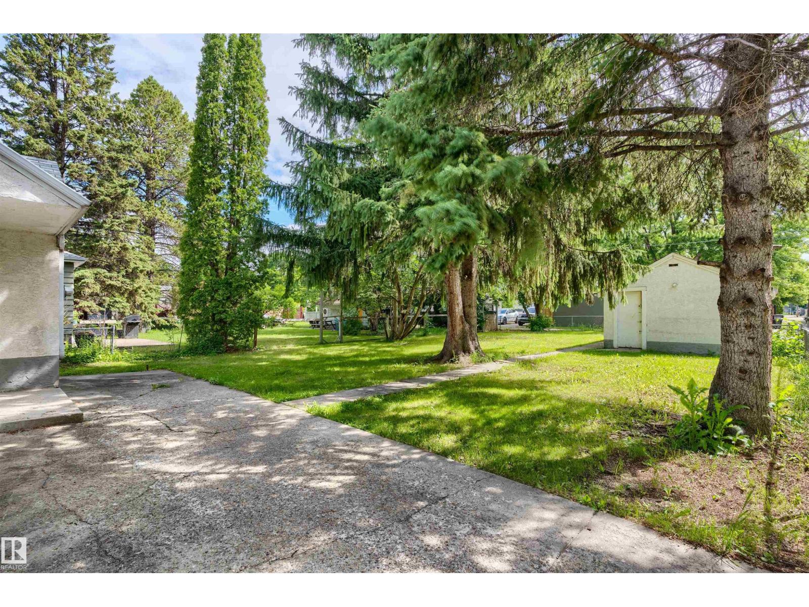 10215 138 ST NW - 34