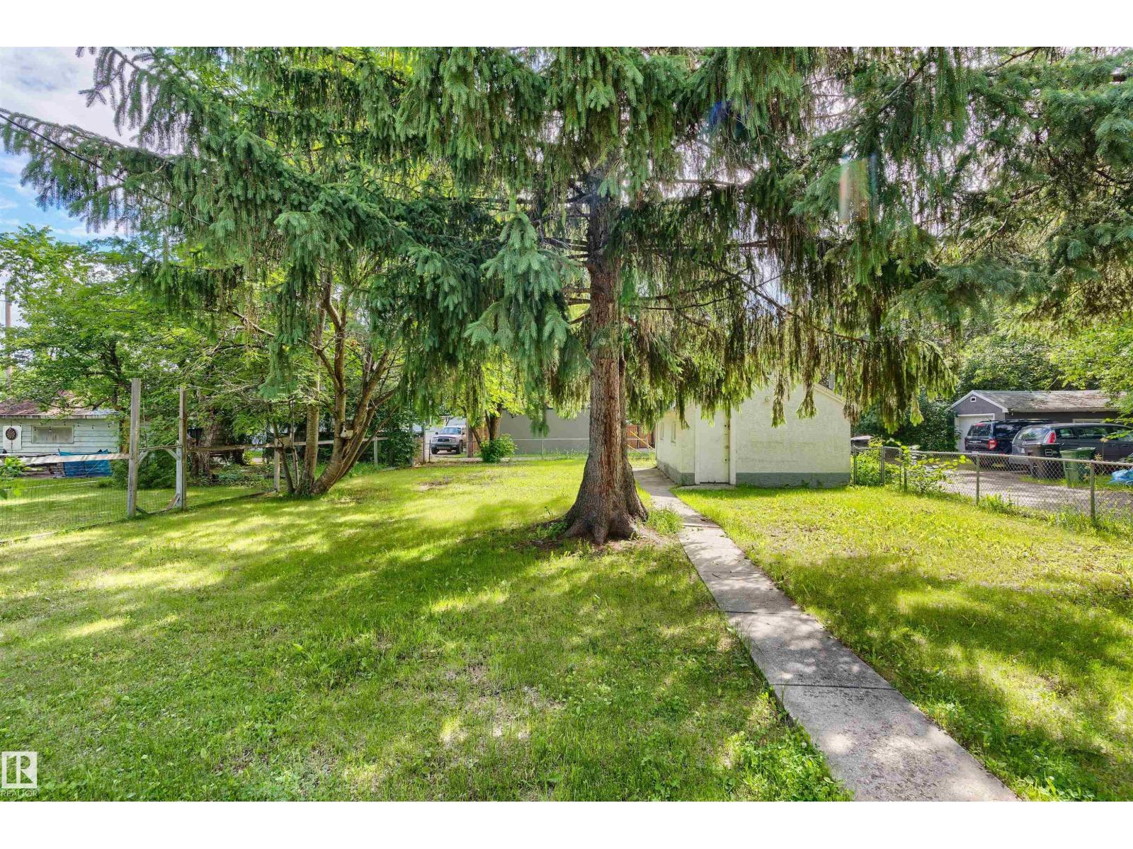10215 138 ST NW - 35