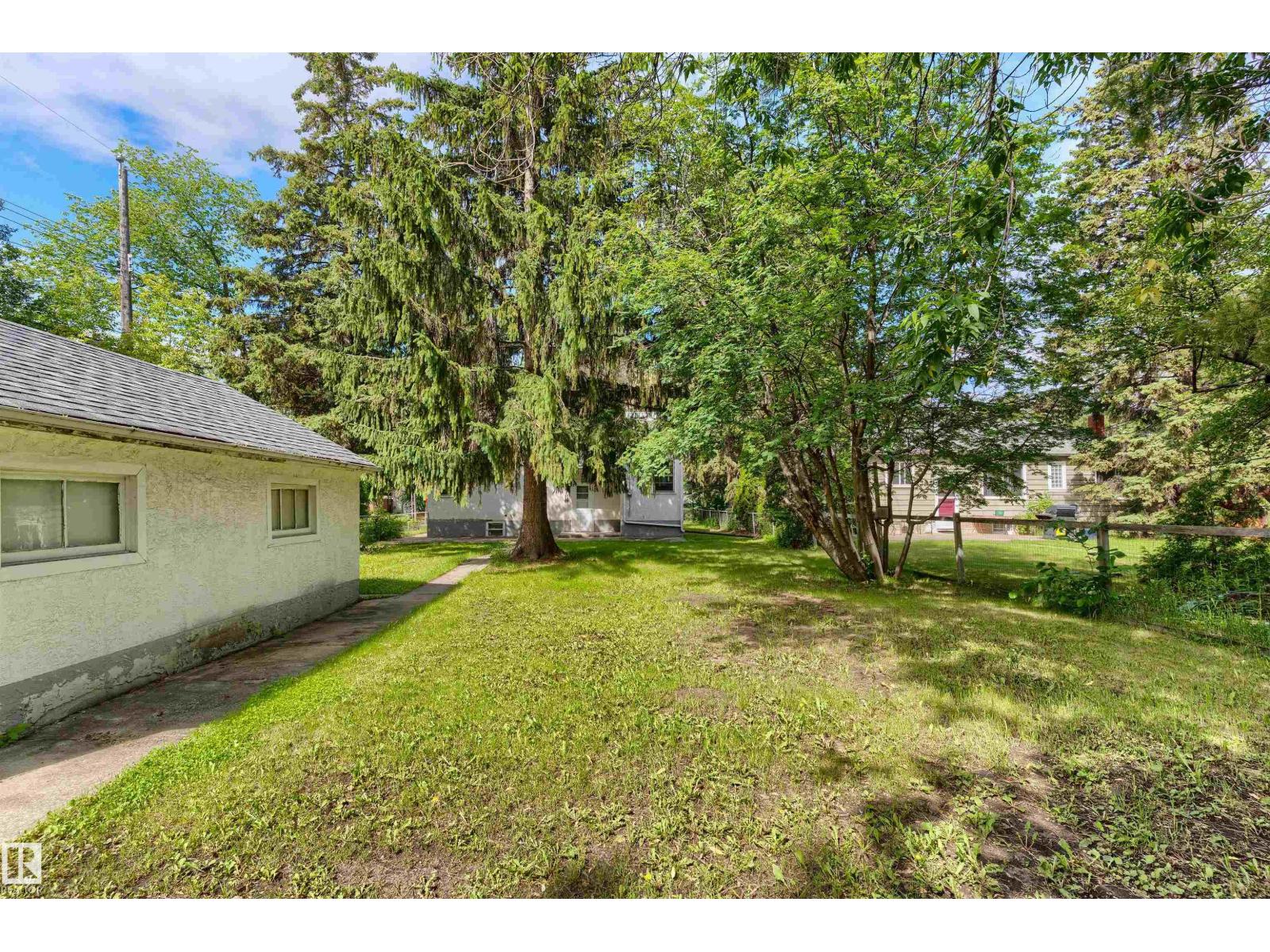 10215 138 ST NW - 38
